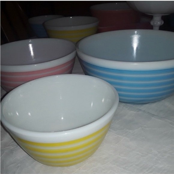 VINTAGE PYREX RAINBOW-STIPE Mixing Bowl Set - Picture 5 of 9